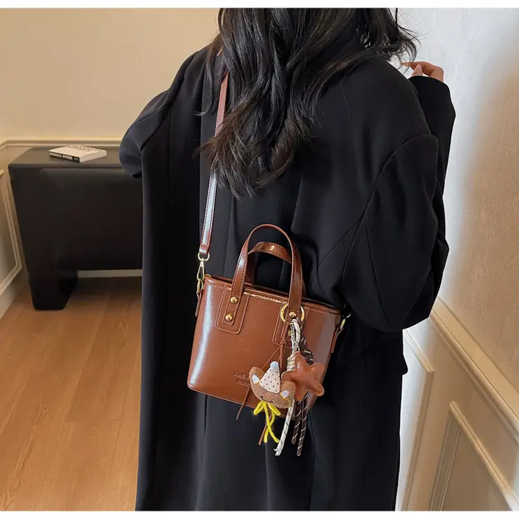 Women's Retro Casual Shoulder Bag Brown Leather 2025 — feature 26