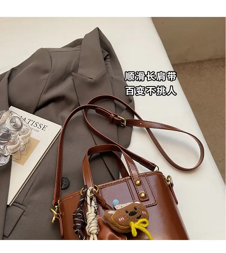 Women's Retro Casual Shoulder Bag Brown Leather 2025 — feature 6