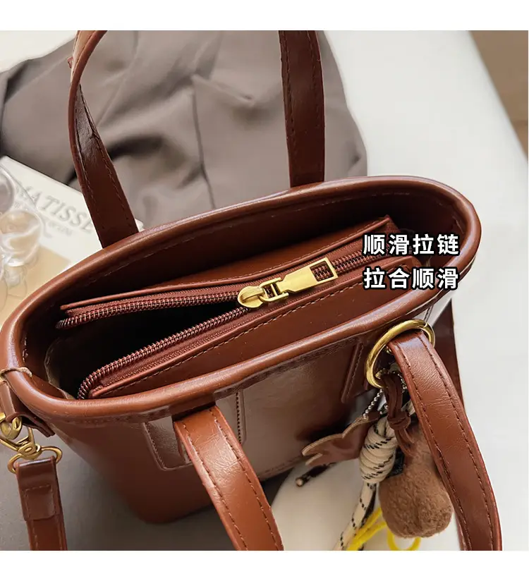 Women's Retro Casual Shoulder Bag Brown Leather 2025 — feature 8