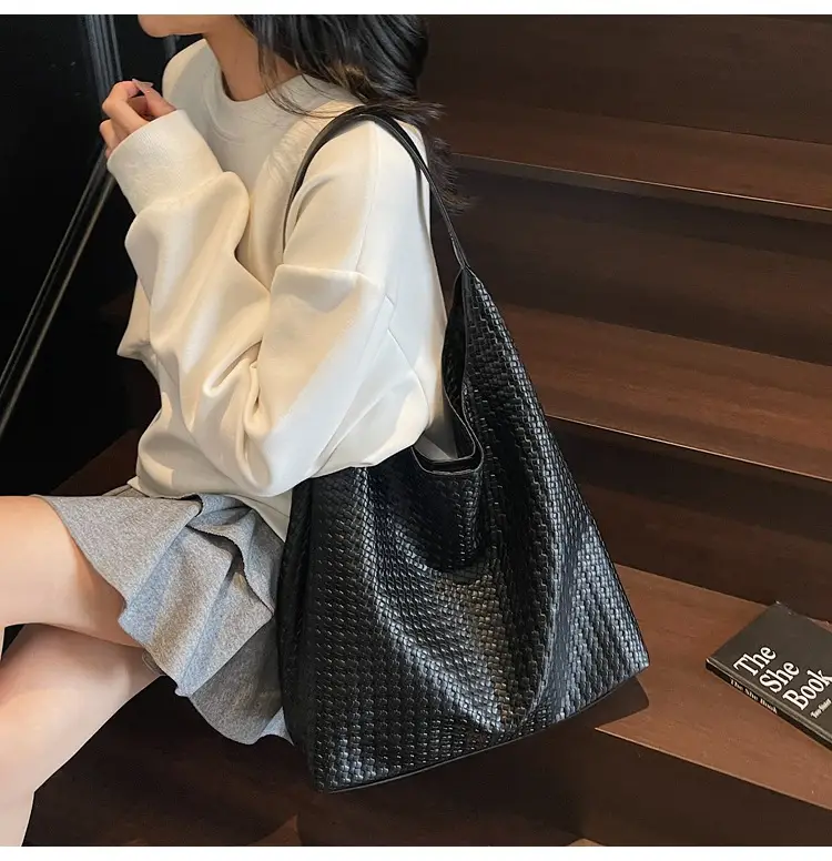 Retro Brown Leather Shoulder Bag for Women 2025 — feature 19
