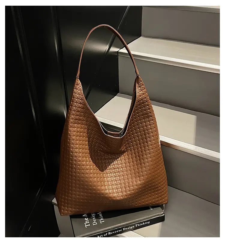 Retro Brown Leather Shoulder Bag for Women 2025 — feature 3
