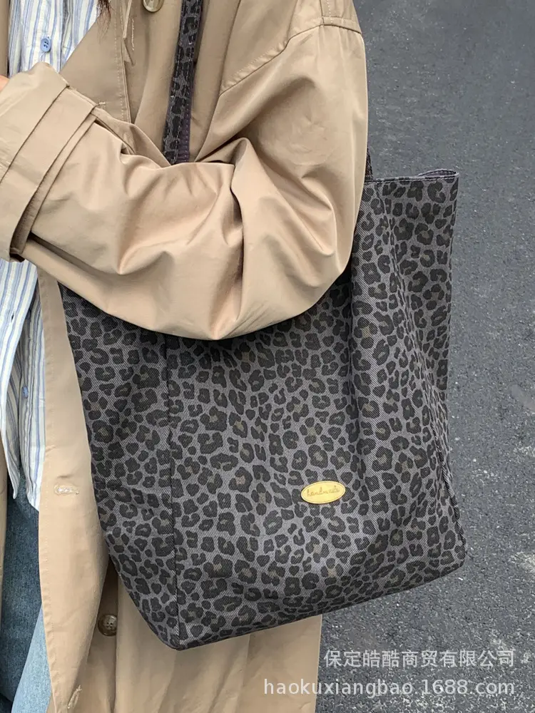 Leopard Print Large Capacity Women's Shoulder Bag - Image 6