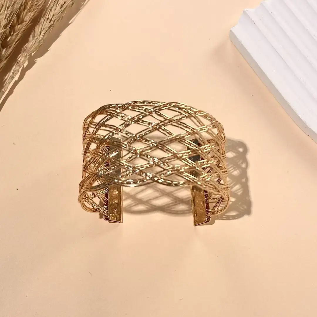 European and American Cross-Border Cut Out Open Arm Bracelet, Fashionable Stylish, Exaggerated Bracelet, Accessible Luxury and High-End Hand Jewelry for Women — feature 13
