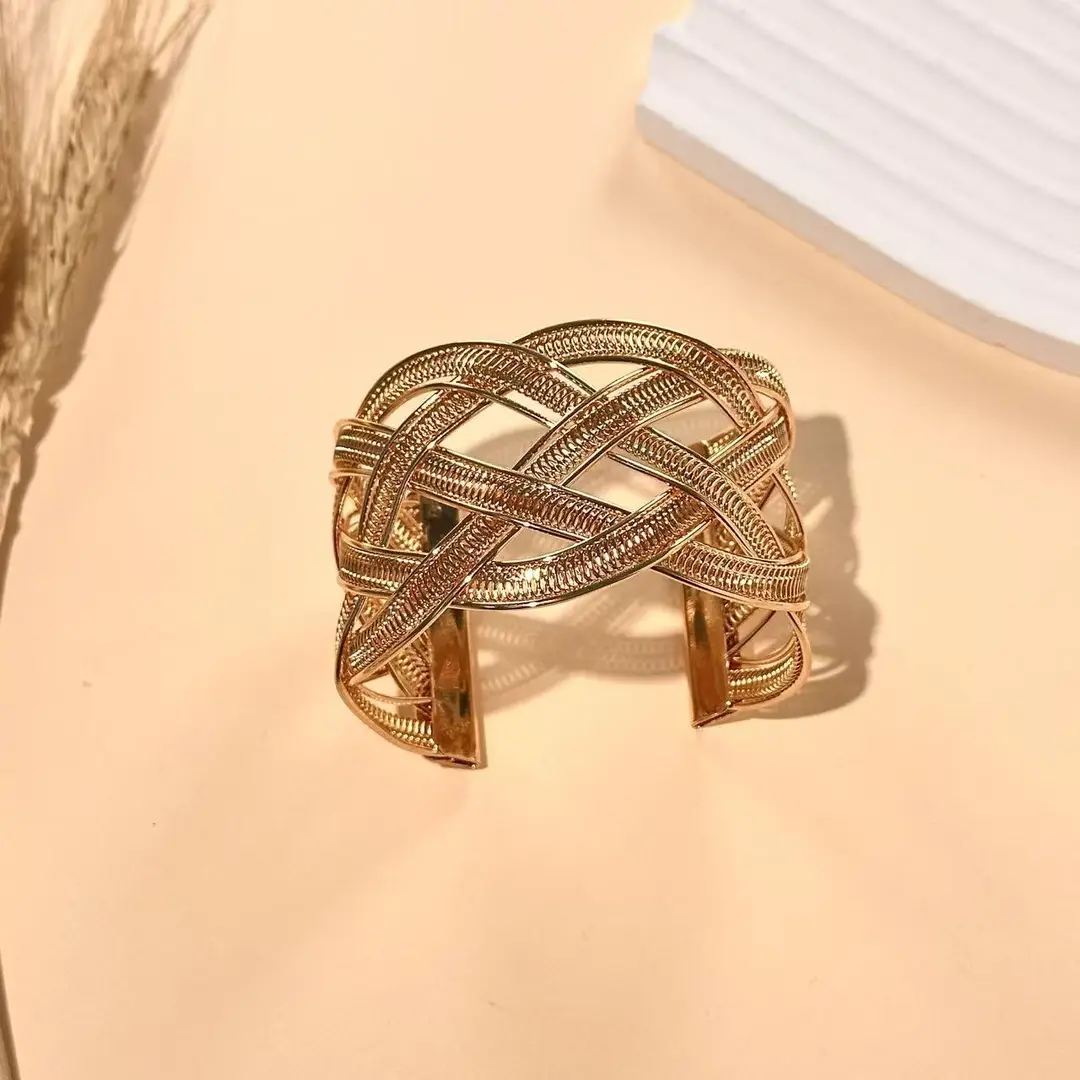 European and American Cross-Border Cut Out Open Arm Bracelet, Fashionable Stylish, Exaggerated Bracelet, Accessible Luxury and High-End Hand Jewelry for Women