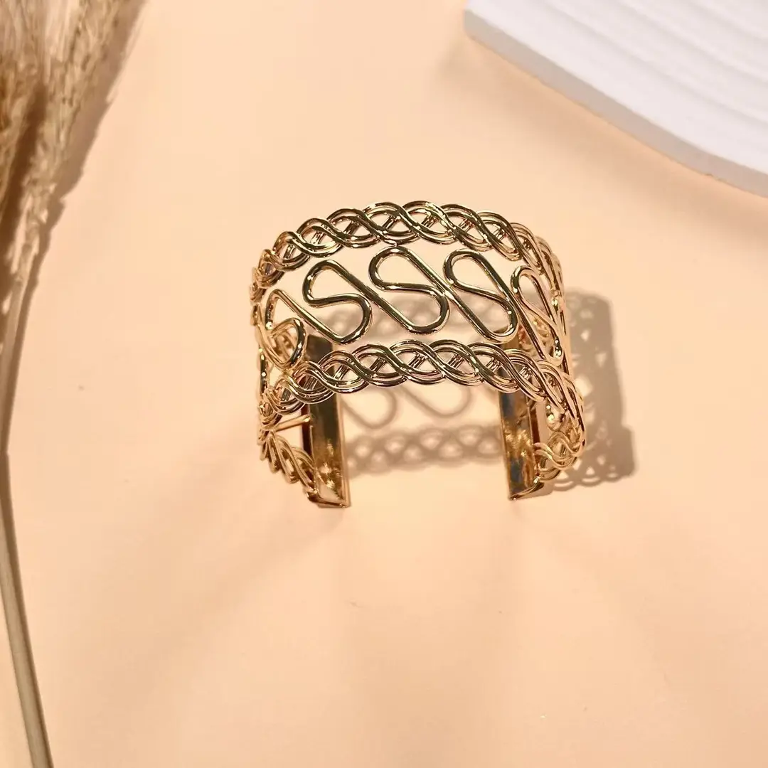 European and American Cross-Border Cut Out Open Arm Bracelet, Fashionable Stylish, Exaggerated Bracelet, Accessible Luxury and High-End Hand Jewelry for Women