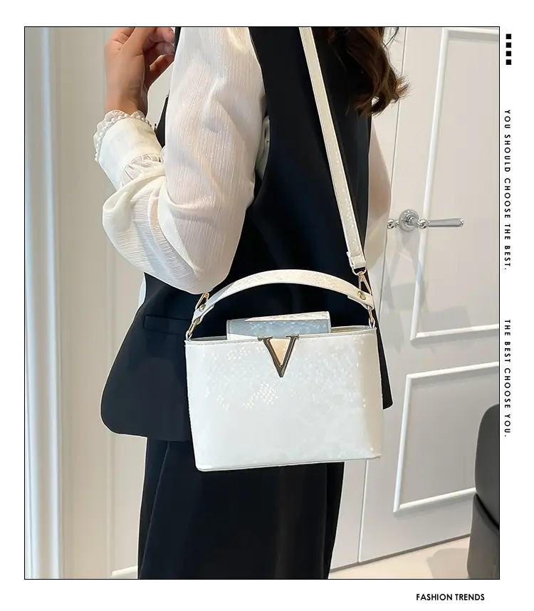 2025 Women's Silver Sequin Square Shoulder Bag — feature 1