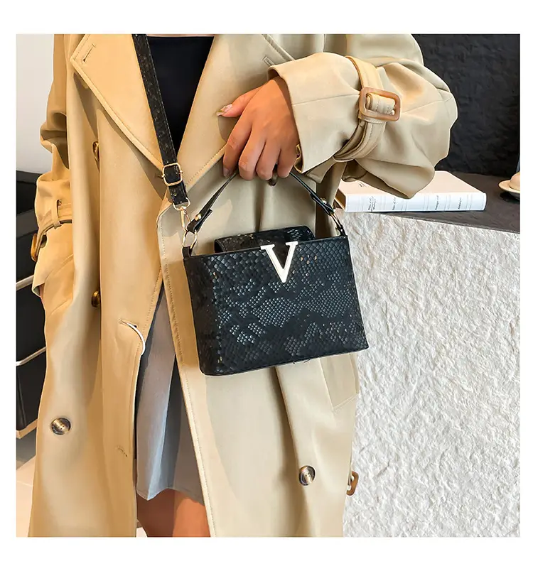 2025 Women's Silver Sequin Square Shoulder Bag — feature 11