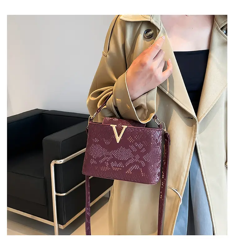 2025 Women's Silver Sequin Square Shoulder Bag — feature 13
