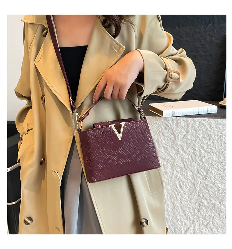 2025 Women's Silver Sequin Square Shoulder Bag — feature 14