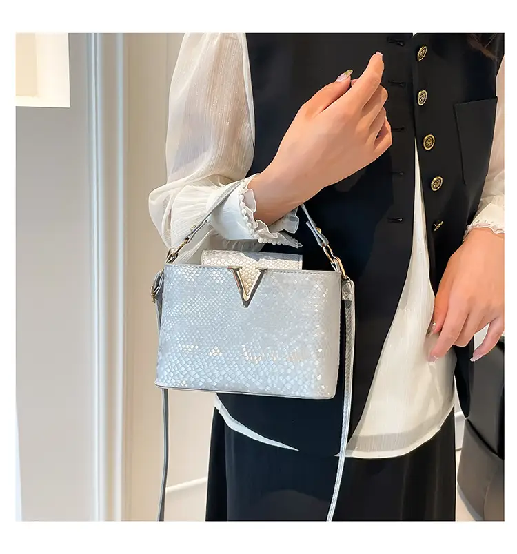 2025 Women's Silver Sequin Square Shoulder Bag — feature 16