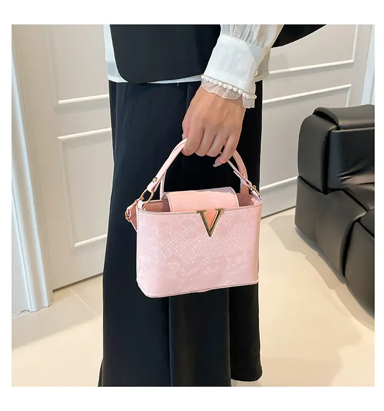2025 Women's Silver Sequin Square Shoulder Bag — feature 19