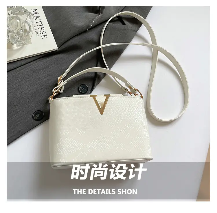 2025 Women's Silver Sequin Square Shoulder Bag — feature 3