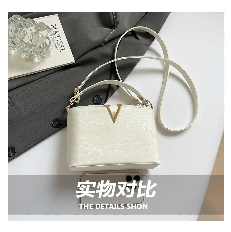 2025 Women's Silver Sequin Square Shoulder Bag — feature 6
