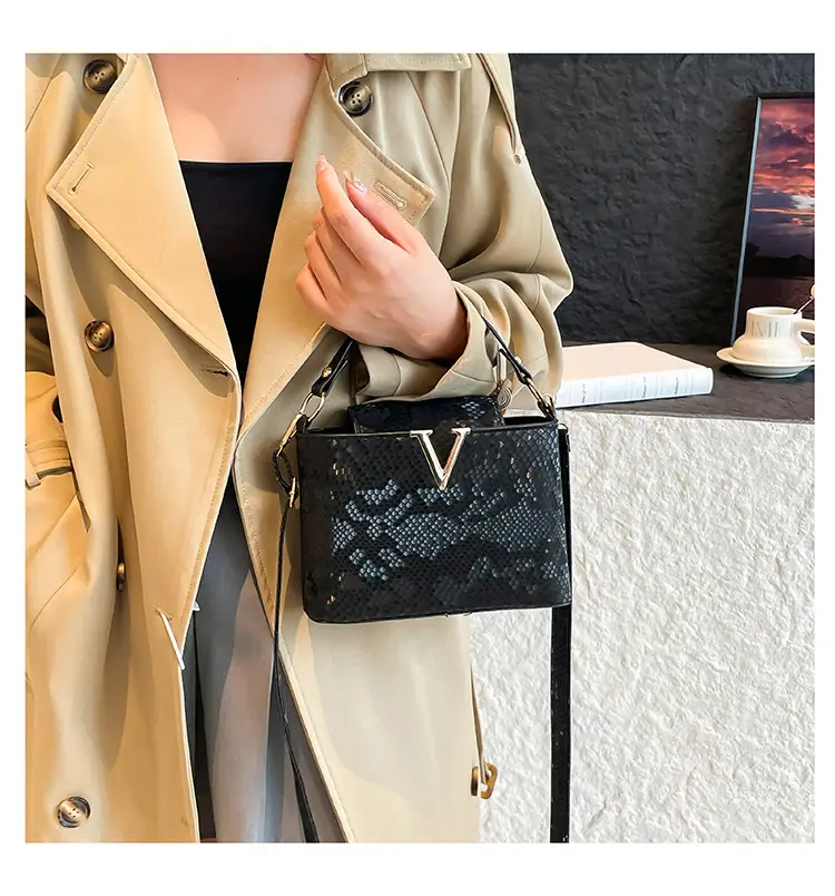2025 Women's Silver Sequin Square Shoulder Bag — feature 9