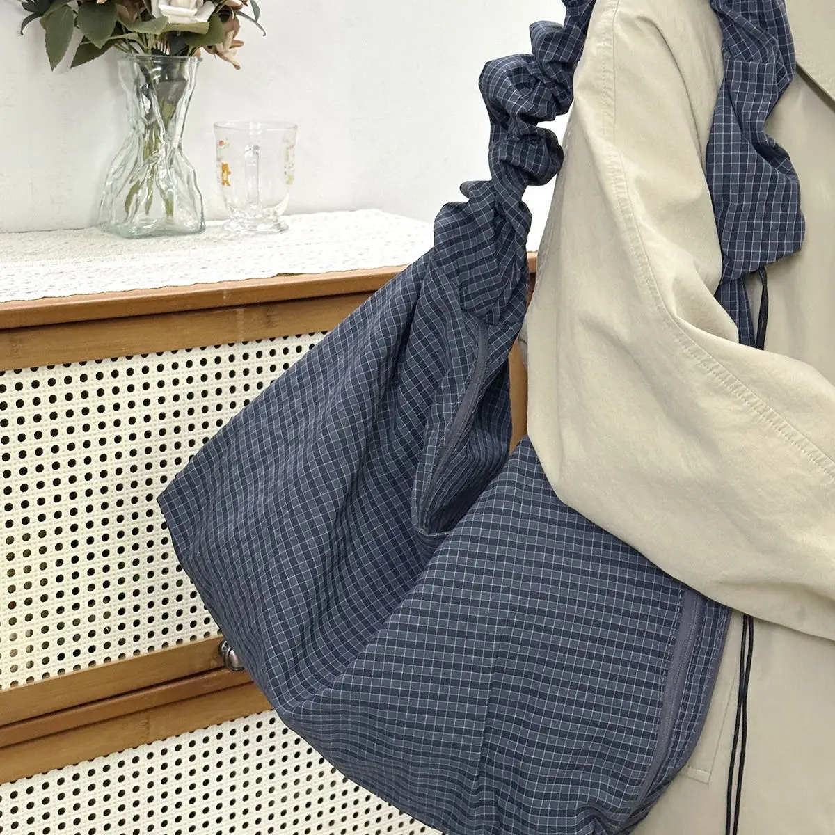 Blue Plaid Drawstring Tote Bag for Women 2025 - Image 3