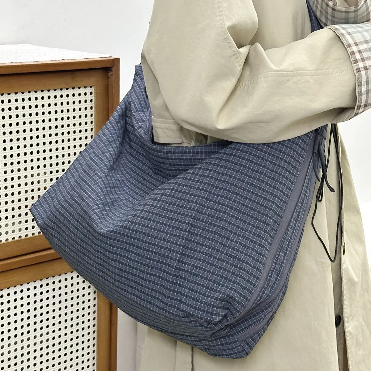 Blue Plaid Drawstring Tote Bag for Women 2025 - Image 5