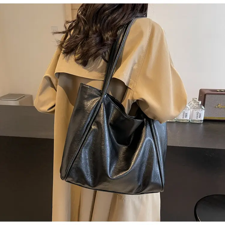 Large Capacity Women's Leather Tote Bag Brown — feature 4