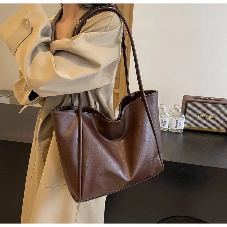 Large Capacity Women's Leather Tote Bag Brown — feature 5