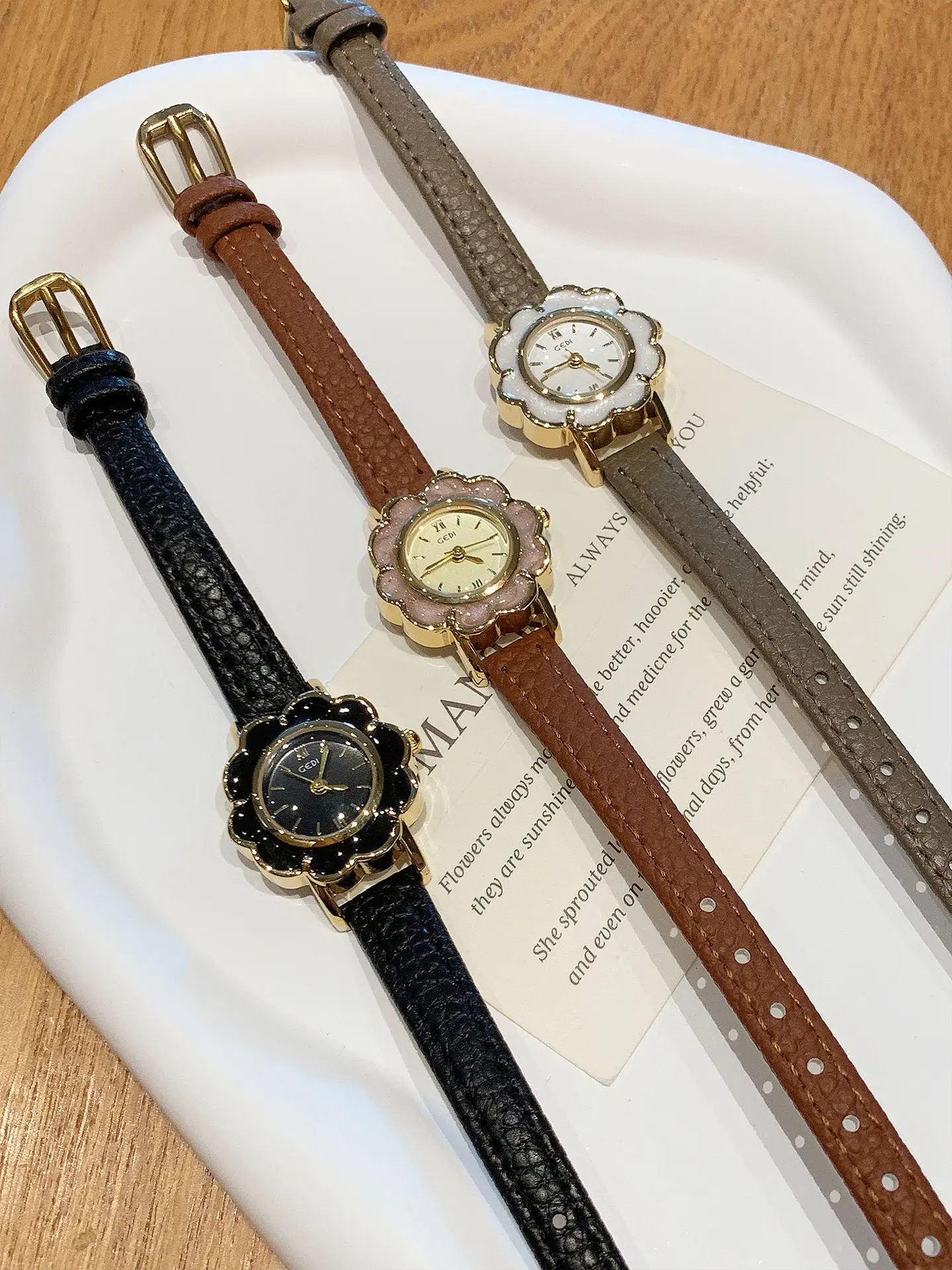 Gedi Petal-Accessory Women's Quartz Watch — feature 1
