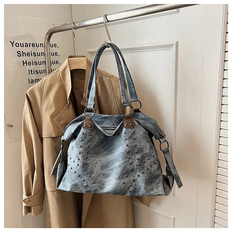 Large Capacity Rivet Handbag Brown Leather — feature 14