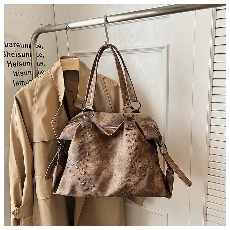 Large Capacity Rivet Handbag Brown Leather — feature 17
