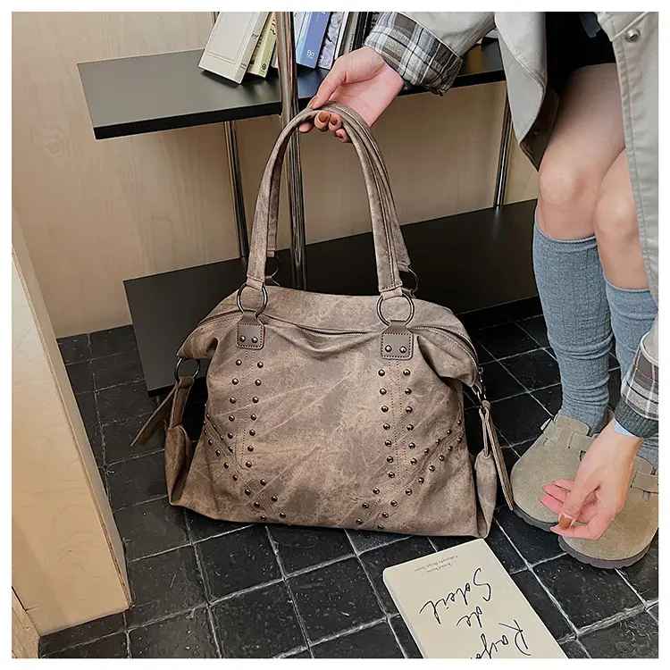 Large Capacity Rivet Handbag Brown Leather — feature 27