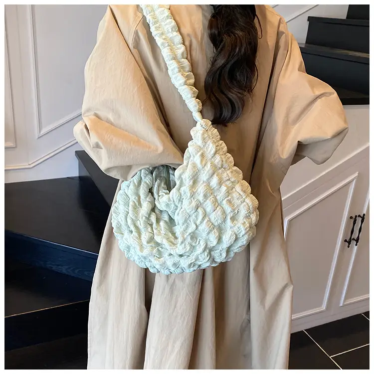Pure Color Heart Cloud Shoulder Bag for Women 2025 — feature 22