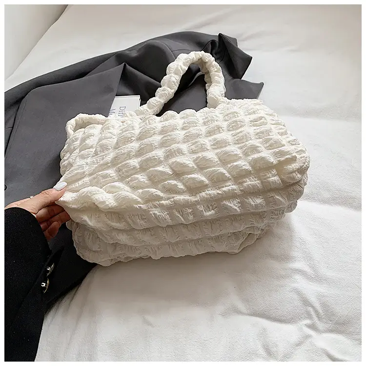 Pure Color Heart Cloud Shoulder Bag for Women 2025 — feature 5