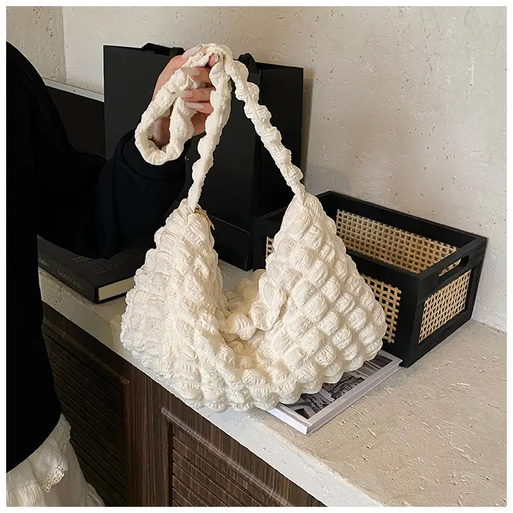 Pure Color Heart Cloud Shoulder Bag for Women 2025 — feature 9