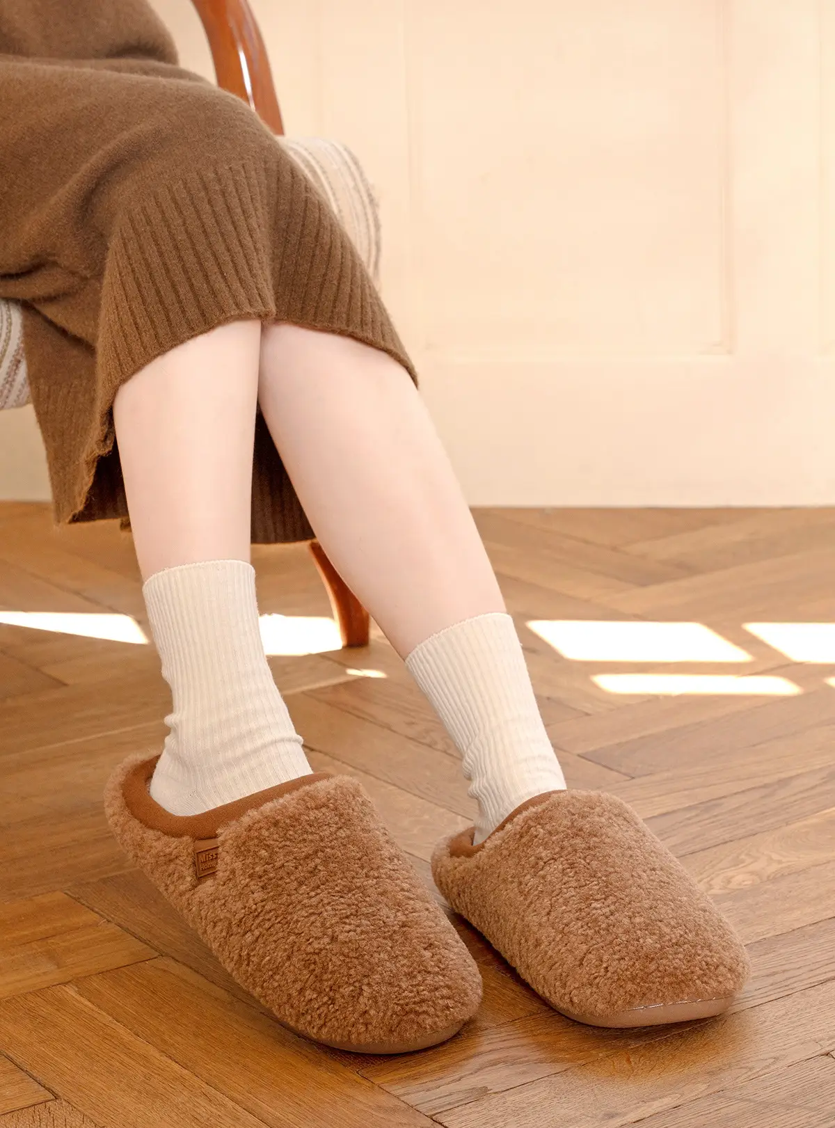2025 Winter Stuffed White Slippers Women Men Velvet Cotton Warm Indoor — feature 3