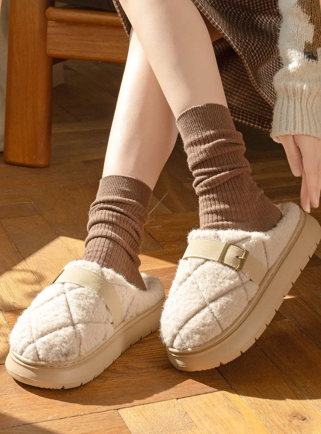 New Plaid Webbing Plush Slippers for Women in Autumn and Winter for Couples Indoor Home Fleece-Lined Warm Anti-Slip Cotton Slippers for Men — feature 3