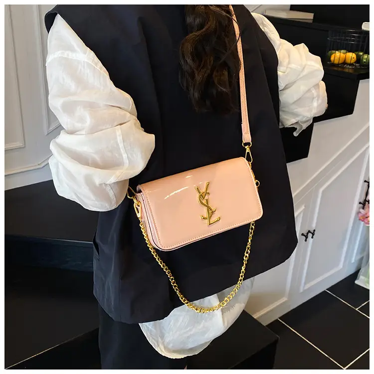 Black Glossy Chain Crossbody Bag for Women 2025 — feature 17