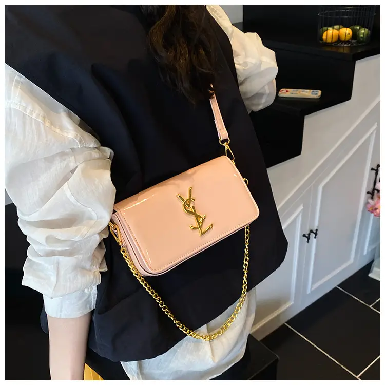 Black Glossy Chain Crossbody Bag for Women 2025 — feature 18