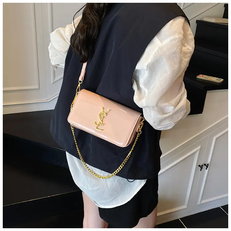 Black Glossy Chain Crossbody Bag for Women 2025 — feature 19