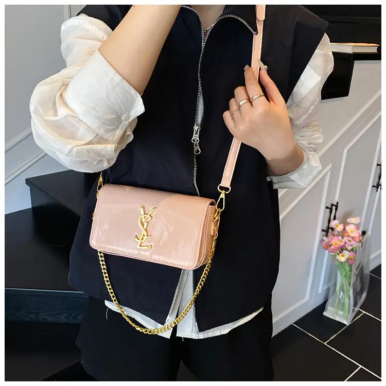 Black Glossy Chain Crossbody Bag for Women 2025 — feature 20