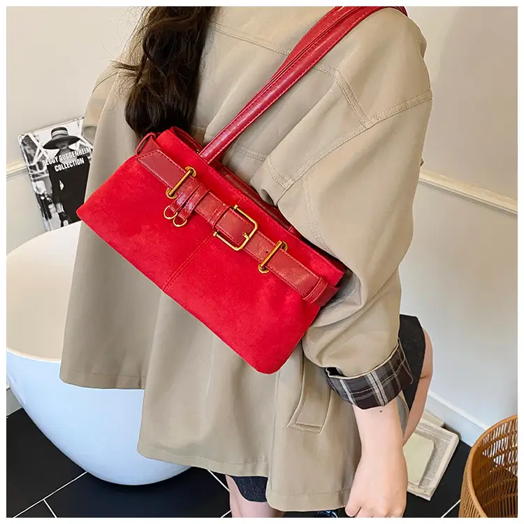 Retro Suede Armpit Bag Brown 2025 — feature 17
