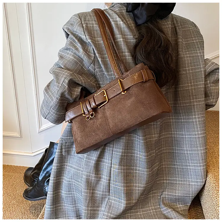 Retro Suede Armpit Bag Brown 2025 — feature 18
