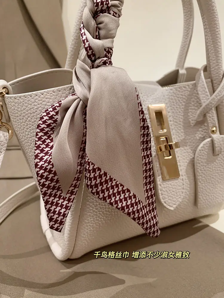 Nanfeng Paris Encounter Women's Beige Tote Bag with Embroidered Strap — feature 10