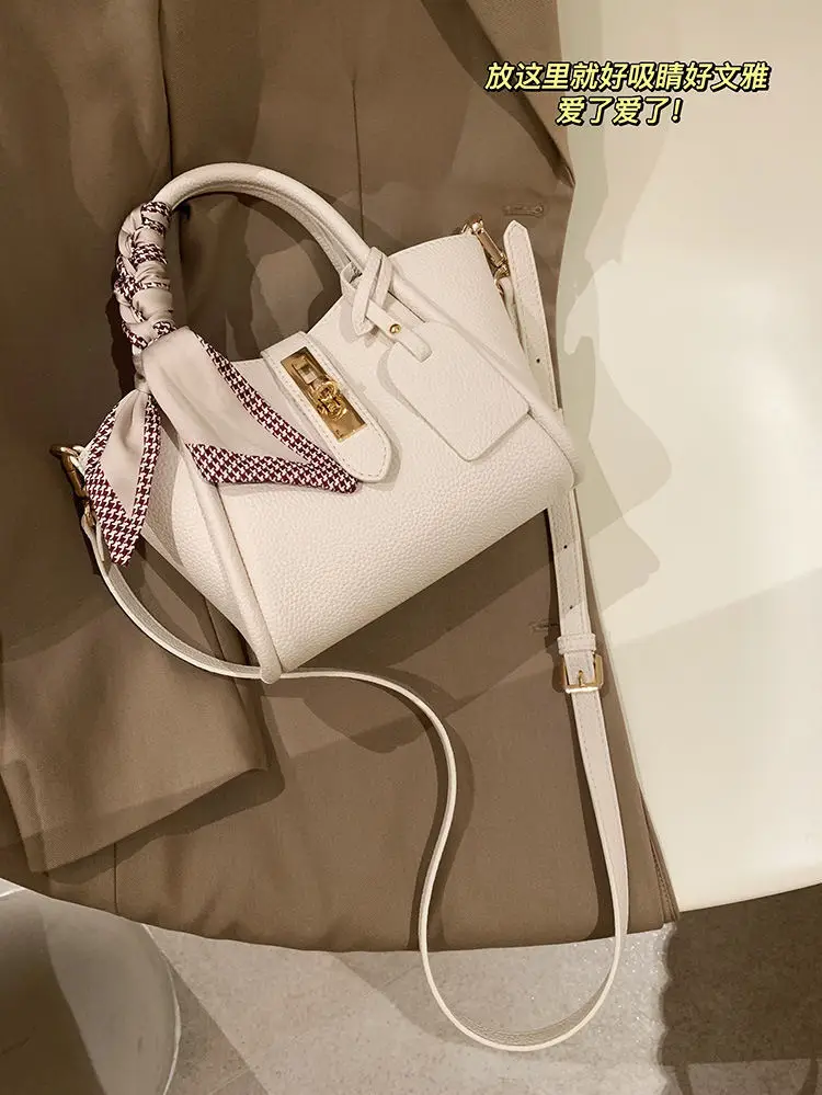 Nanfeng Paris Encounter Women's Beige Tote Bag with Embroidered Strap — feature 7