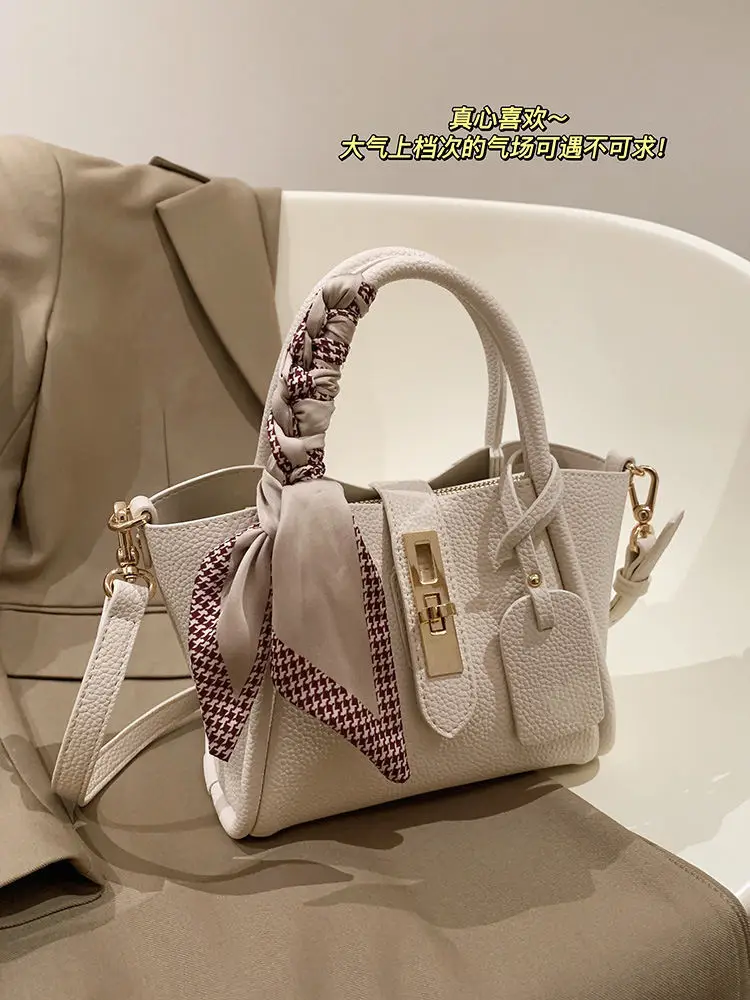 Nanfeng Paris Encounter Women's Beige Tote Bag with Embroidered Strap — feature 9