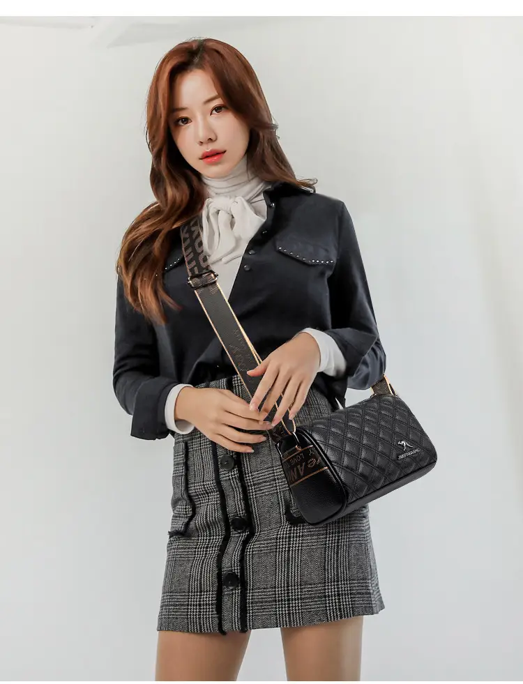 Black Quilted Crossbody Bag for Women Boston Design — feature 12