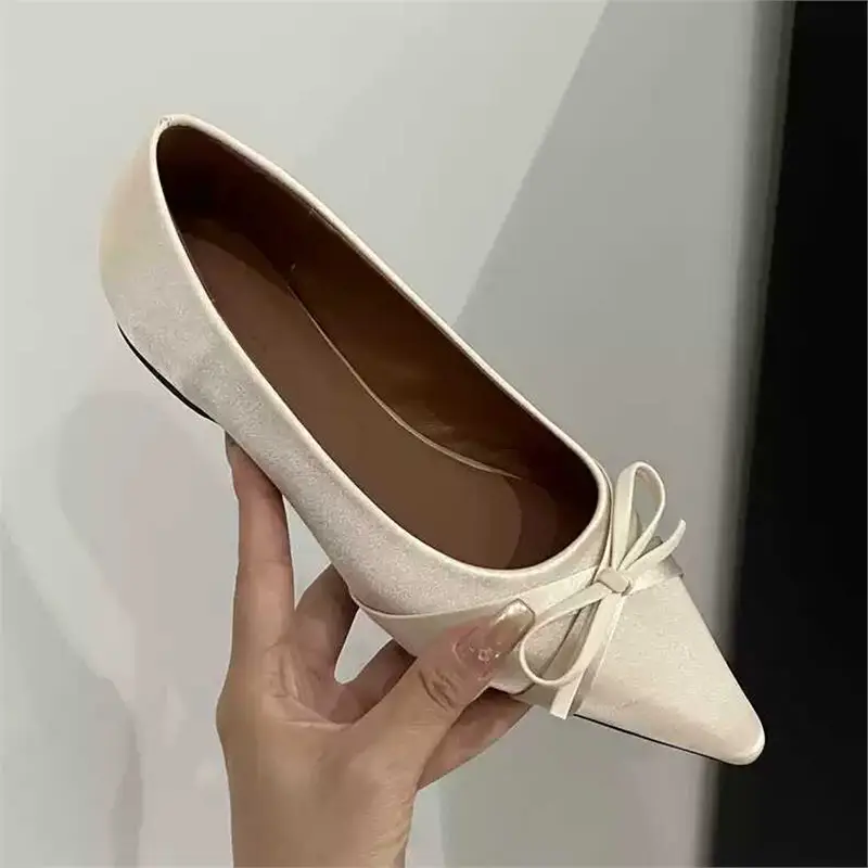 Fashionable Versatile Women's Shoes with Hidden Height Increase, 2026 Autumn New French Style Slip-On Pointed Toe Bowknot Flats - Image 3