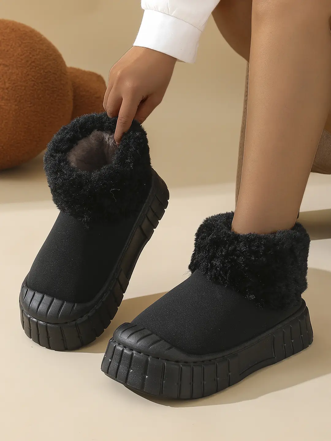 High-Top Snow Boots for Women, 2025 New Winter Style, Fleece-Lined, Thickened, Waterproof, Non-Slip, Northeast-Style Large Cotton Shoes for Women — feature 1