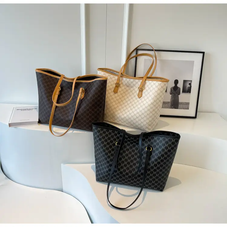 Women's Large Capacity Retro Commuter Tote Bag — feature 1