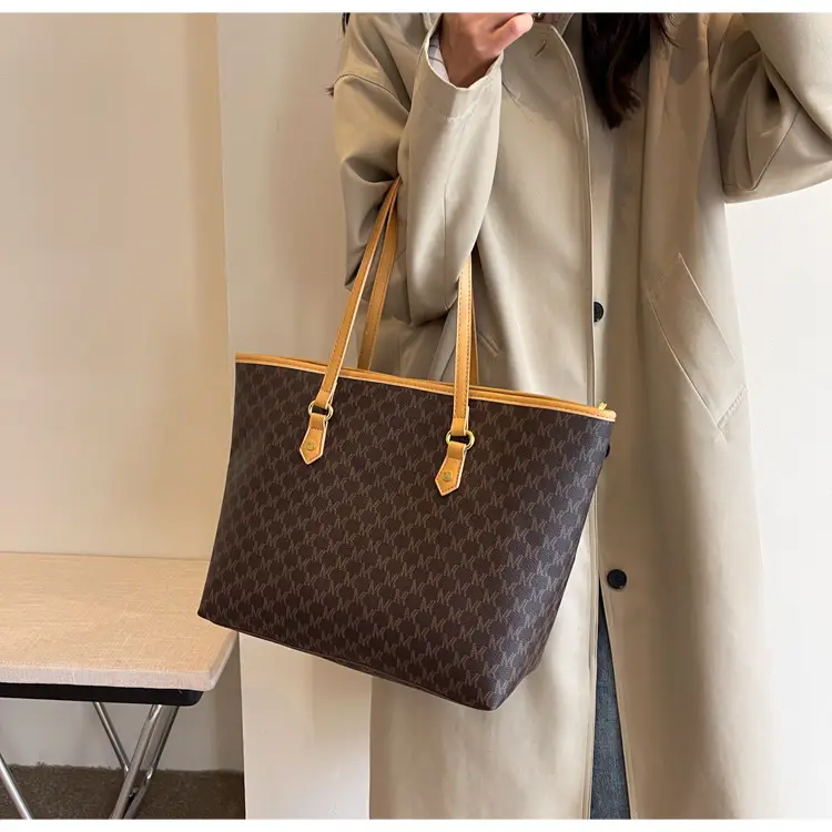 Women's Large Capacity Retro Commuter Tote Bag — feature 24