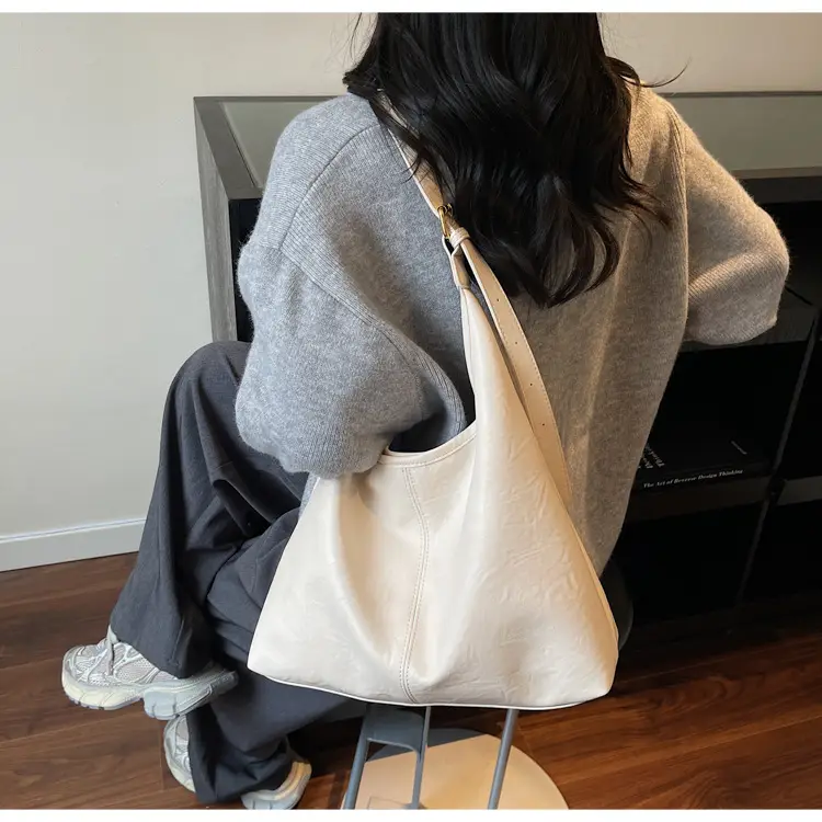 Women's Large Capacity Leather Tote Bag Brown — feature 16