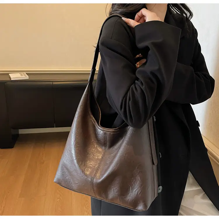 Women's Large Capacity Leather Tote Bag Brown — feature 28