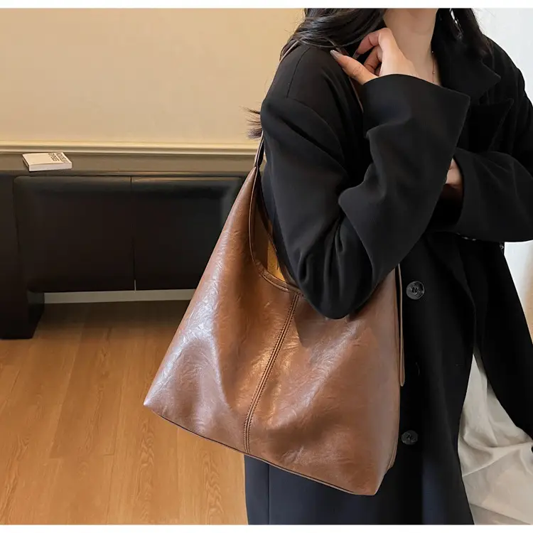 Women's Large Capacity Leather Tote Bag Brown — feature 31