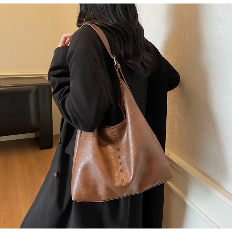 Women's Large Capacity Leather Tote Bag Brown — feature 33