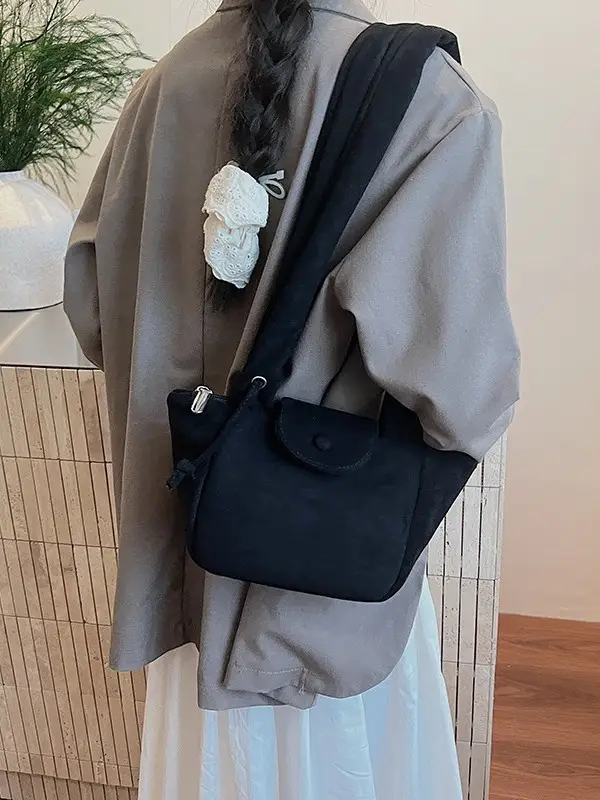 Women Suede Pleated Bag Brown Winter 2025 - Image 9